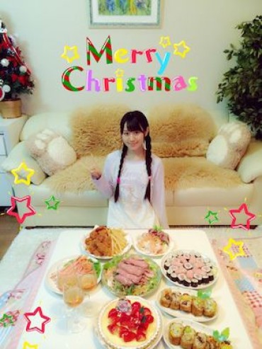 Fisting Voice Actor "small Storehouse YUI-Chan" Is Absolutely Christmas Eve Spent With Family Pictures, Blog! The Paragon Of Female Voice! Bunda