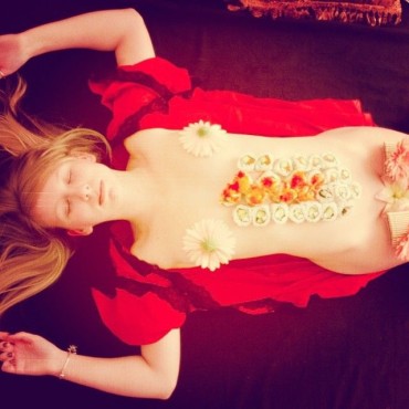 Hot Naked Women Canada Called Japan's Traditional "nyotaimori" Service Is Popular, Women Groups Outcry Uncensored